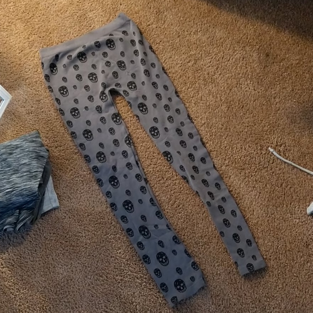 Skeleton more like Halloween leggings